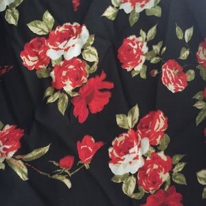 Tops - Black floral sweatshirt 🌹 Tops - Black floral sweatshirt 🌹